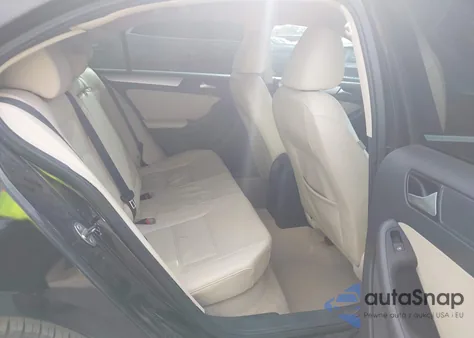 2014 Volkswagen Jetta 1.8T Se z USA, uszkodzony, nr VIN 3VWD07AJ9EM400366